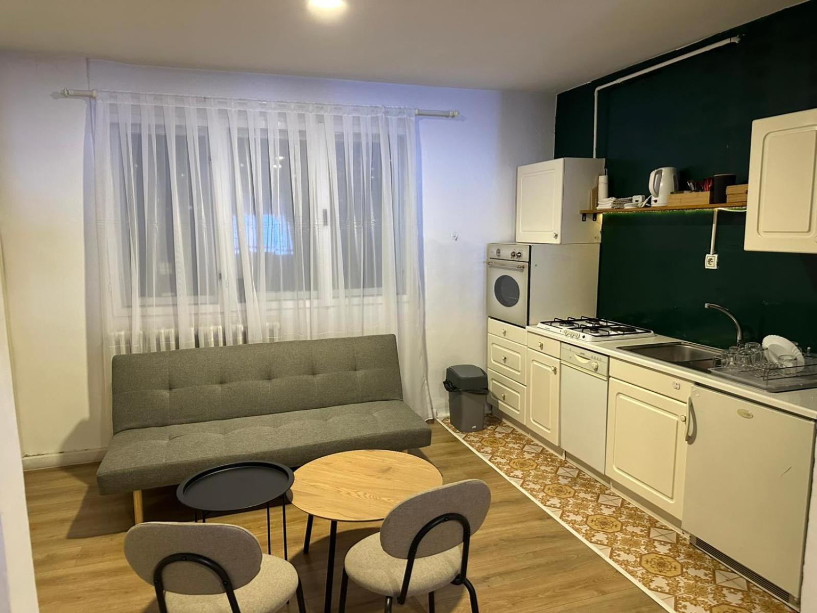 Marshall Apartment *