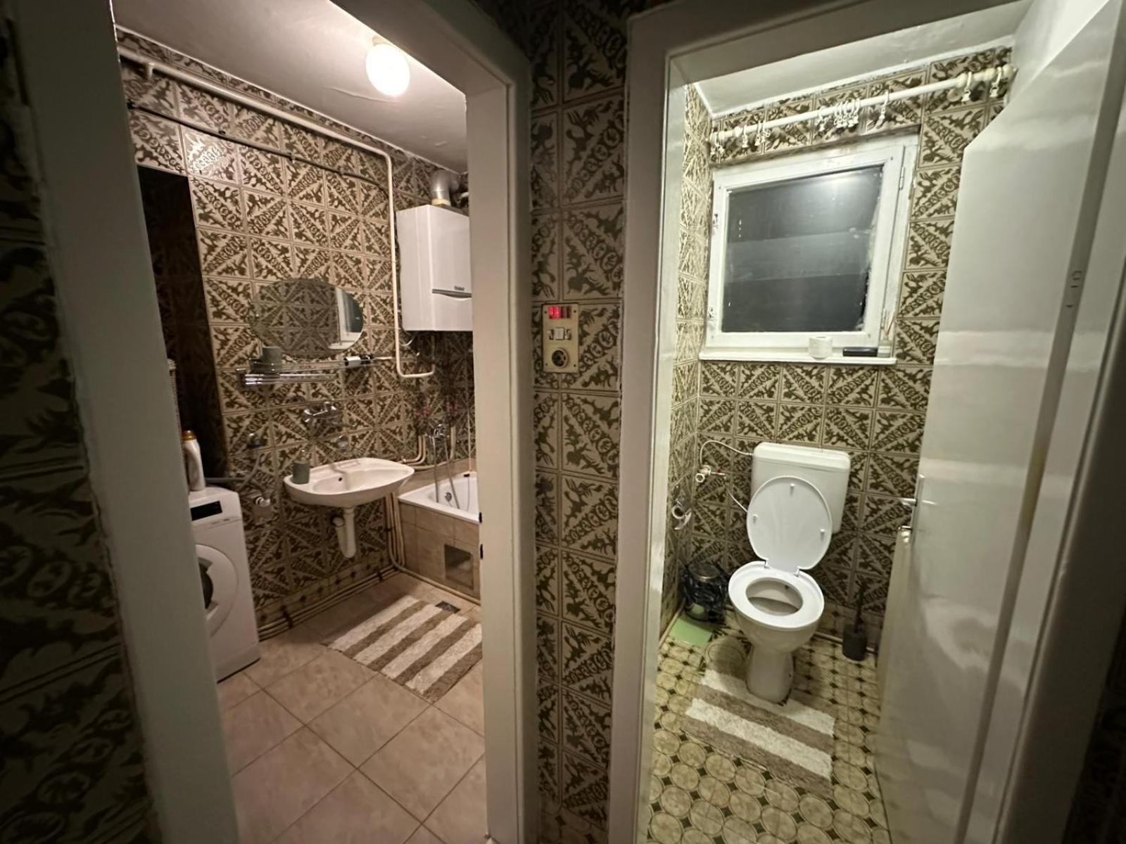 Marshall Apartment *